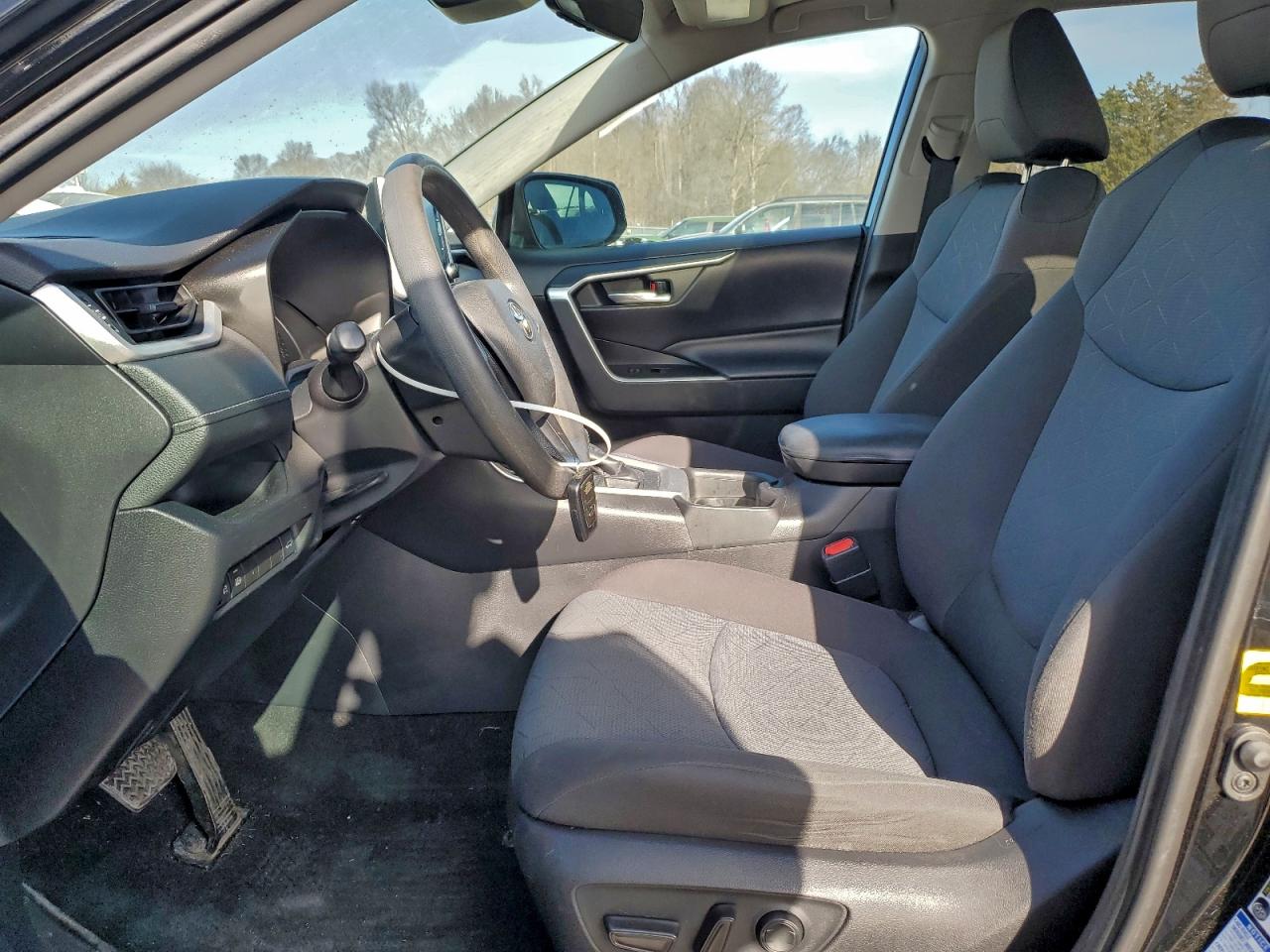 2019 TOYOTA RAV4 XLE photo 7
