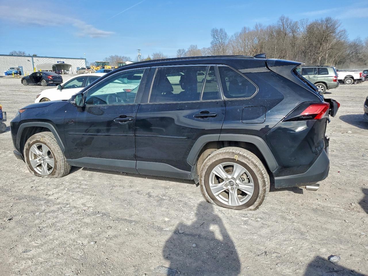 2019 TOYOTA RAV4 XLE photo 2