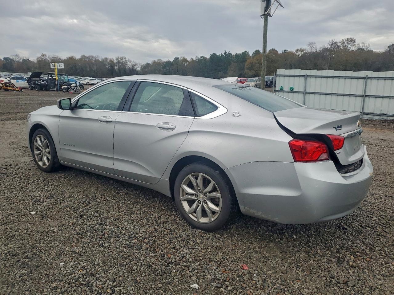 2018 CHEVROLET IMPALA LT photo 2