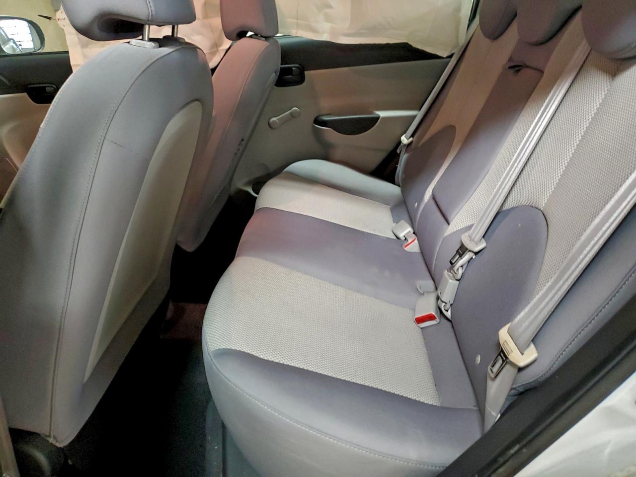 2010 HYUNDAI ACCENT GLS photo 10
