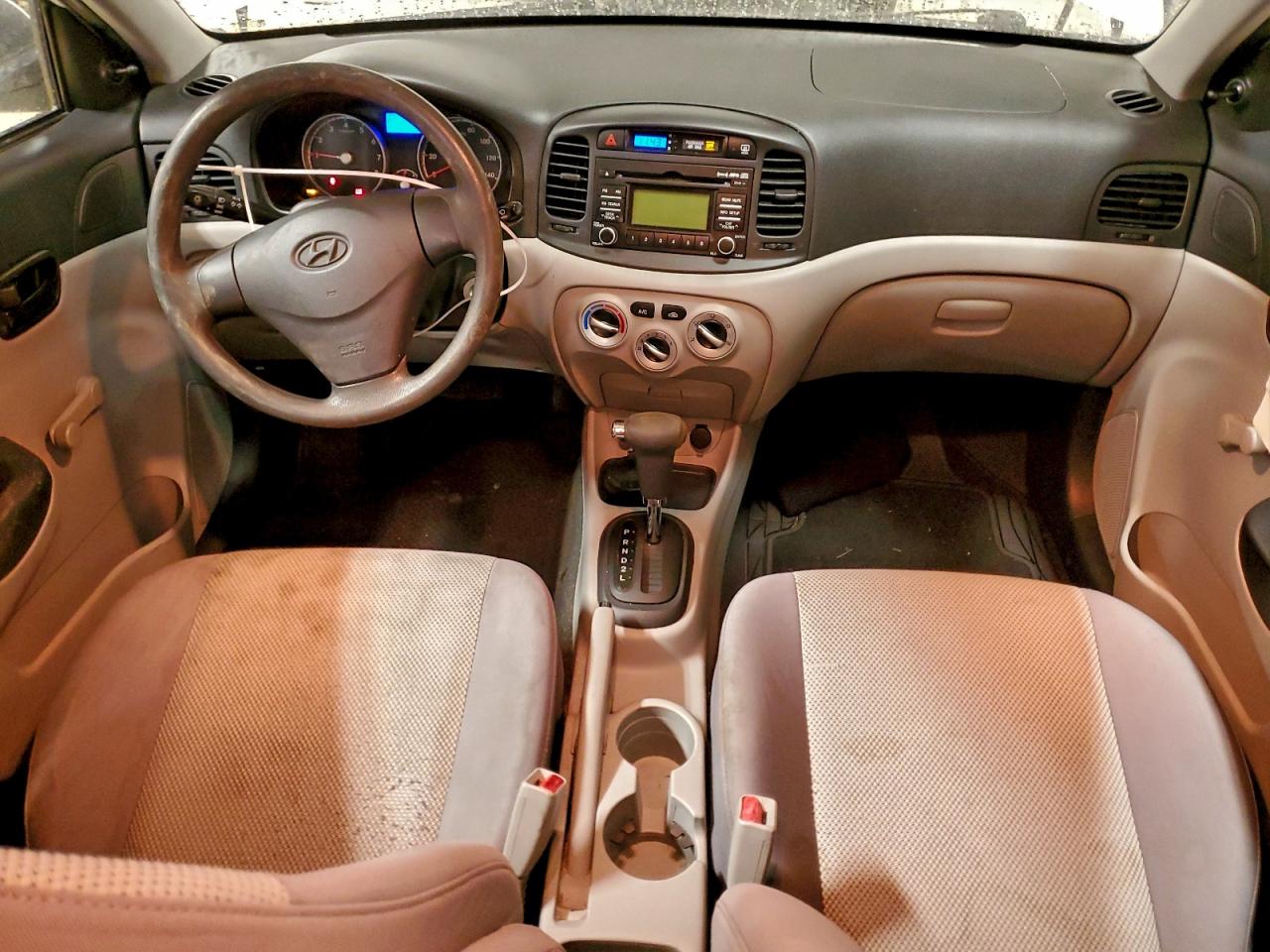 2010 HYUNDAI ACCENT GLS photo 8