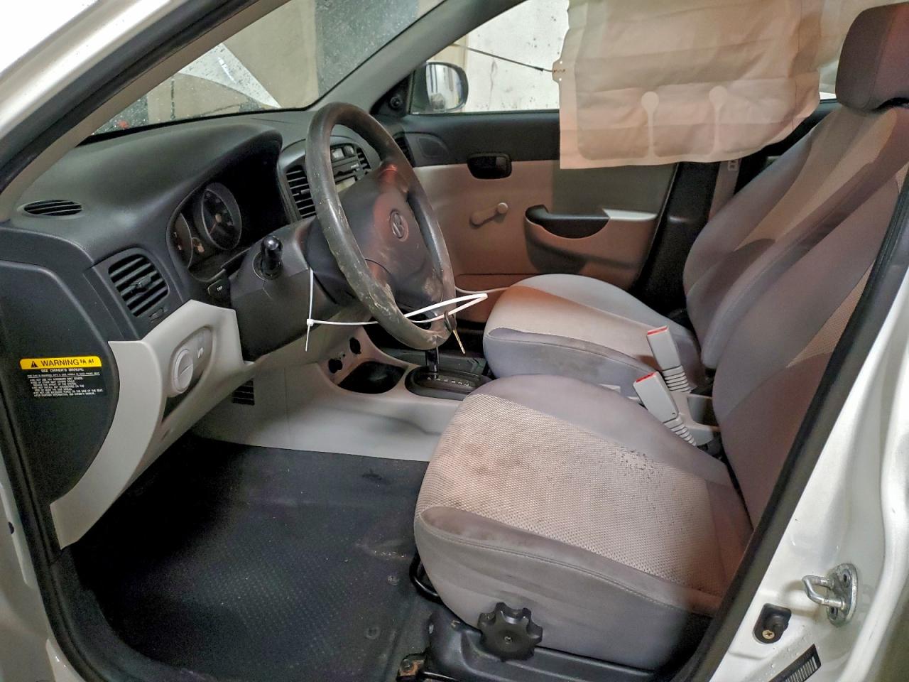 2010 HYUNDAI ACCENT GLS photo 7
