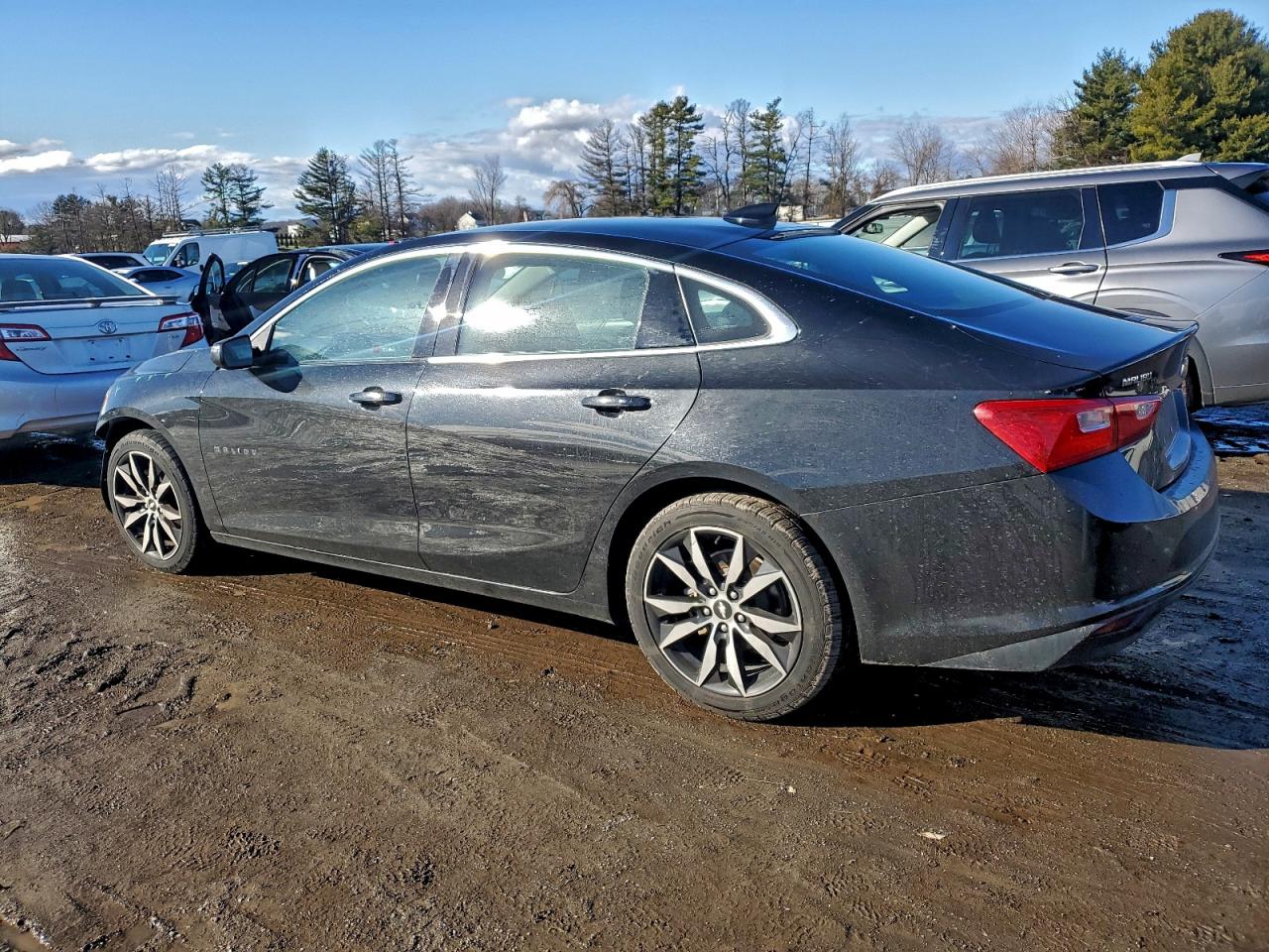 2017 CHEVROLET MALIBU LT photo 2