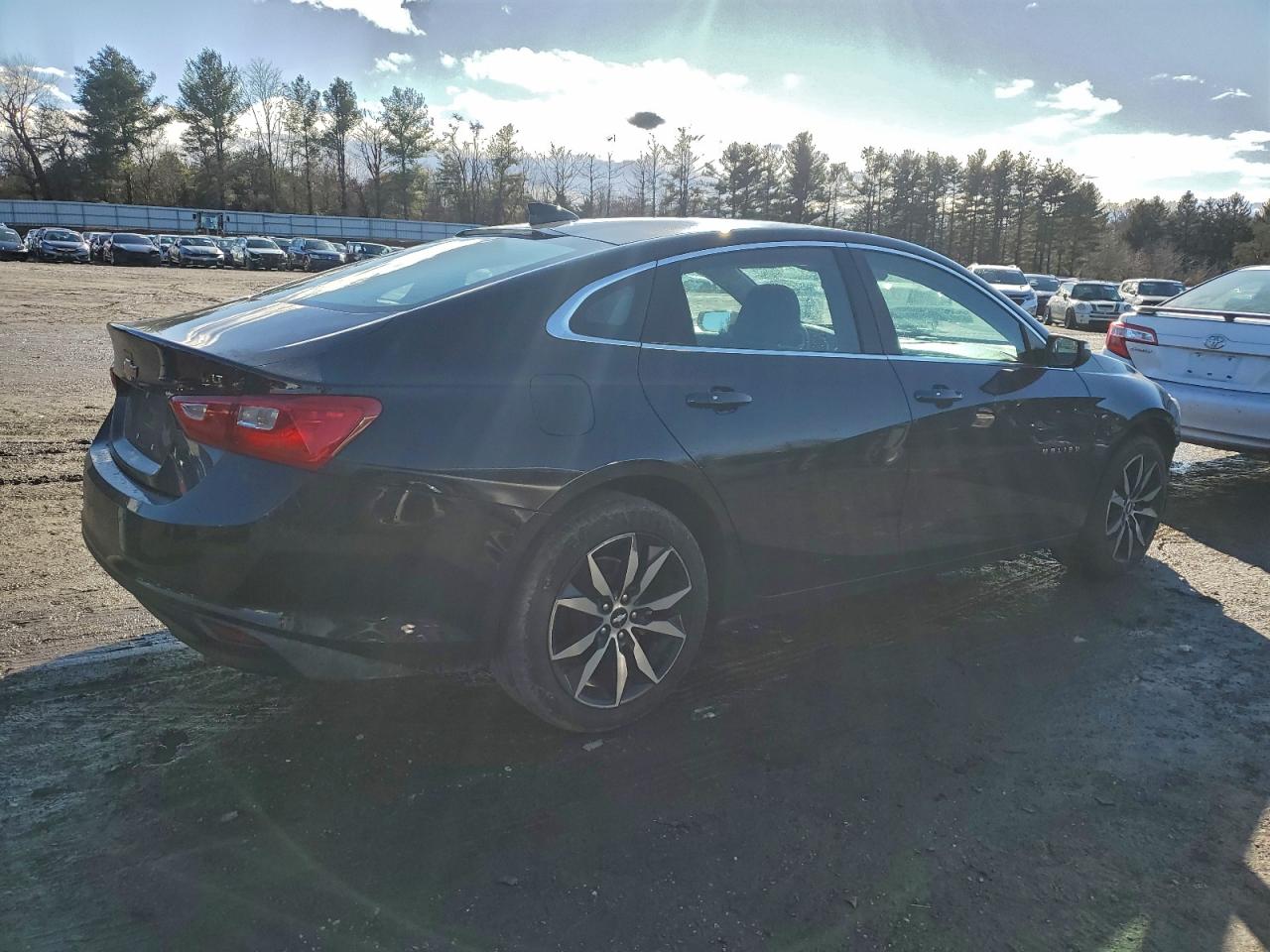 2017 CHEVROLET MALIBU LT photo 3