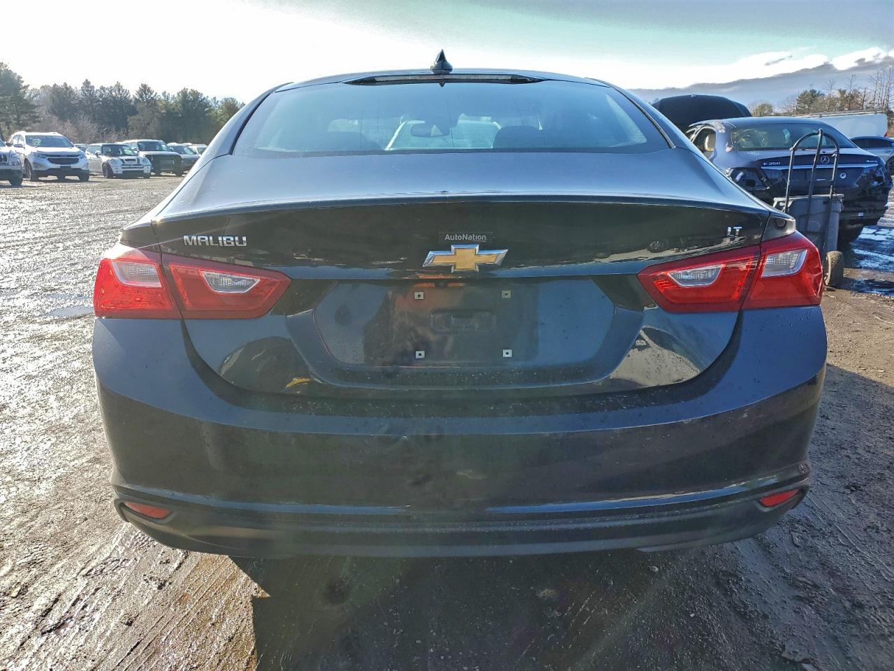 2017 CHEVROLET MALIBU LT photo 6