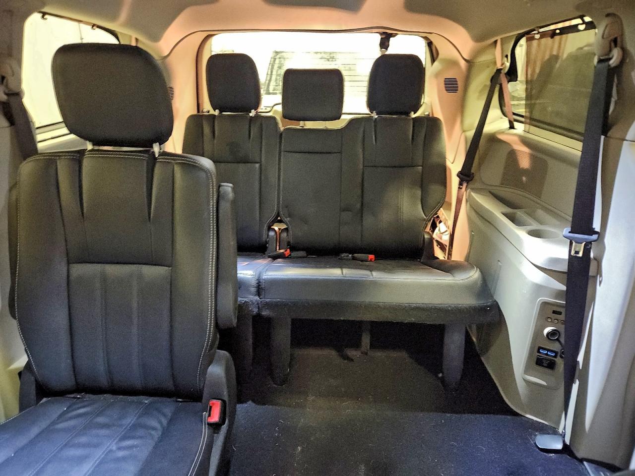 2015 CHRYSLER TOWN & COUNTRY TOURING photo 10