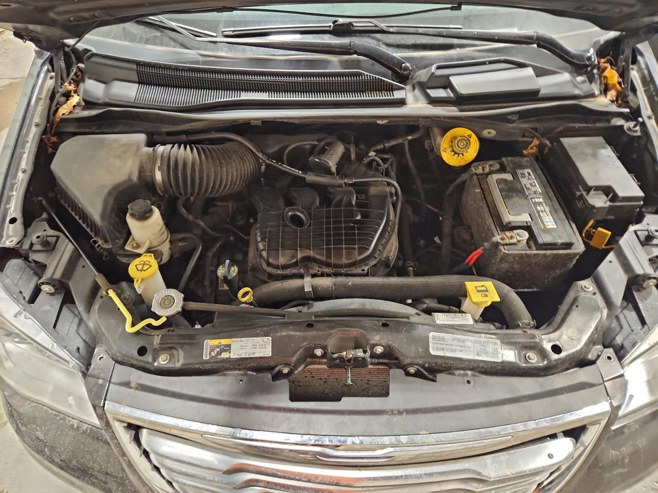 2015 CHRYSLER TOWN & COUNTRY TOURING photo 12