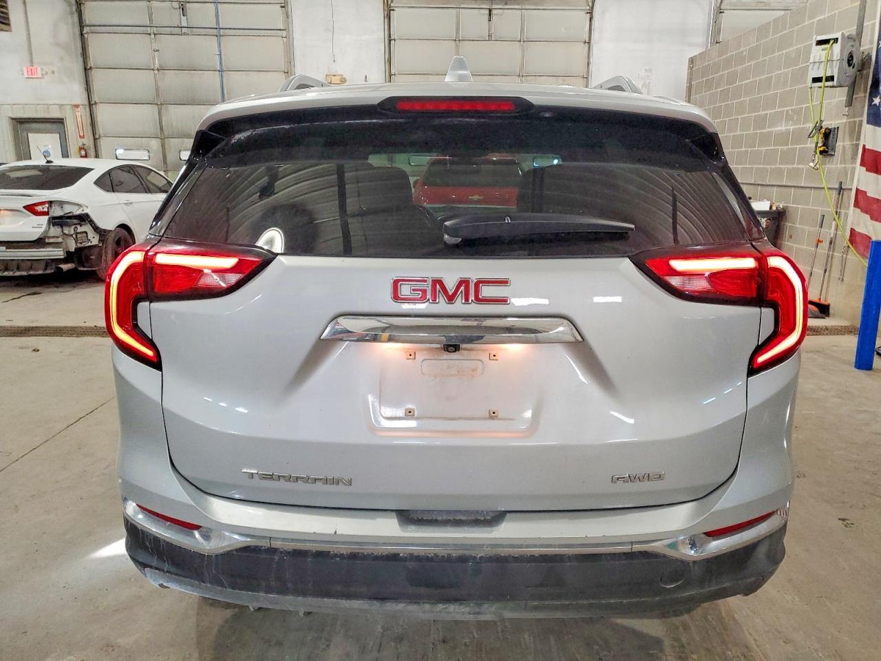 2019 GMC TERRAIN SLT photo 6