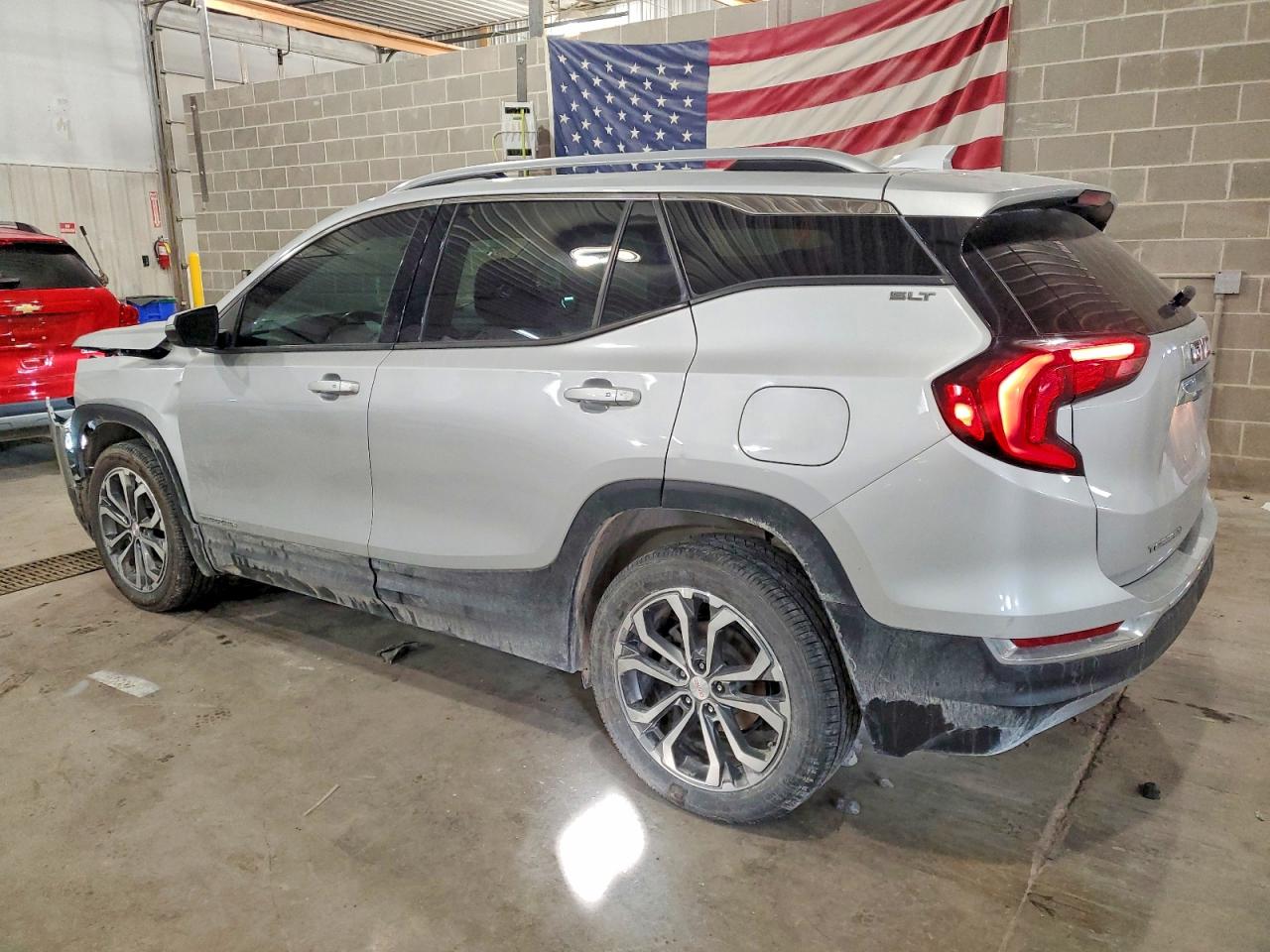 2019 GMC TERRAIN SLT photo 2