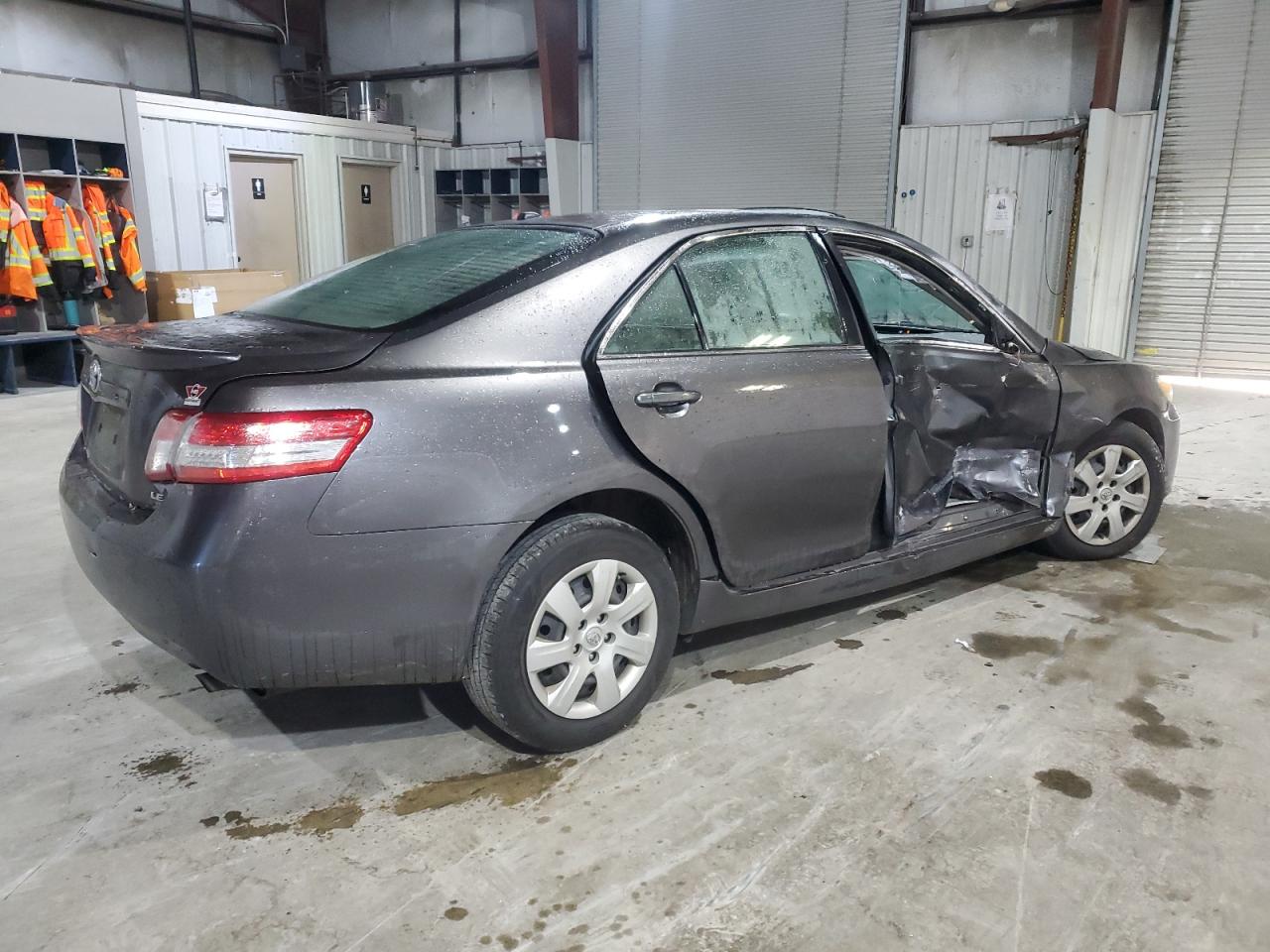 2010 TOYOTA CAMRY BASE photo 3