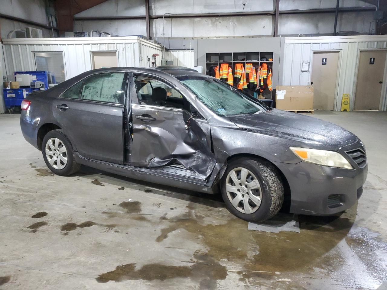 2010 TOYOTA CAMRY BASE photo 4