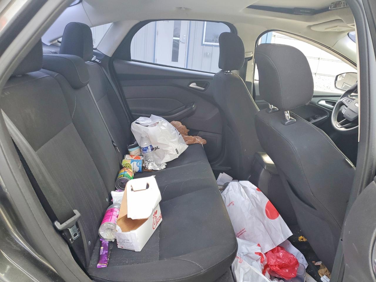 2015 FORD FOCUS SE photo 10
