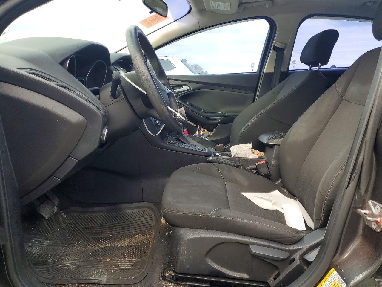 2015 FORD FOCUS SE photo 7