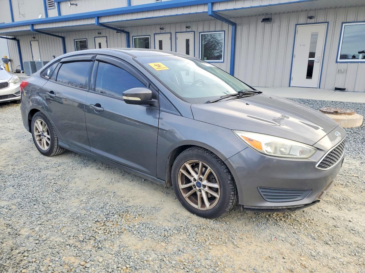 2015 FORD FOCUS SE photo 4