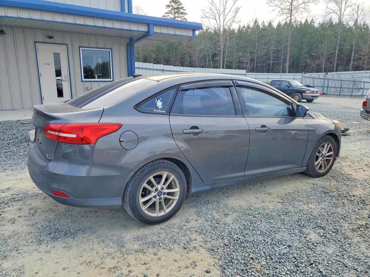 2015 FORD FOCUS SE photo 3