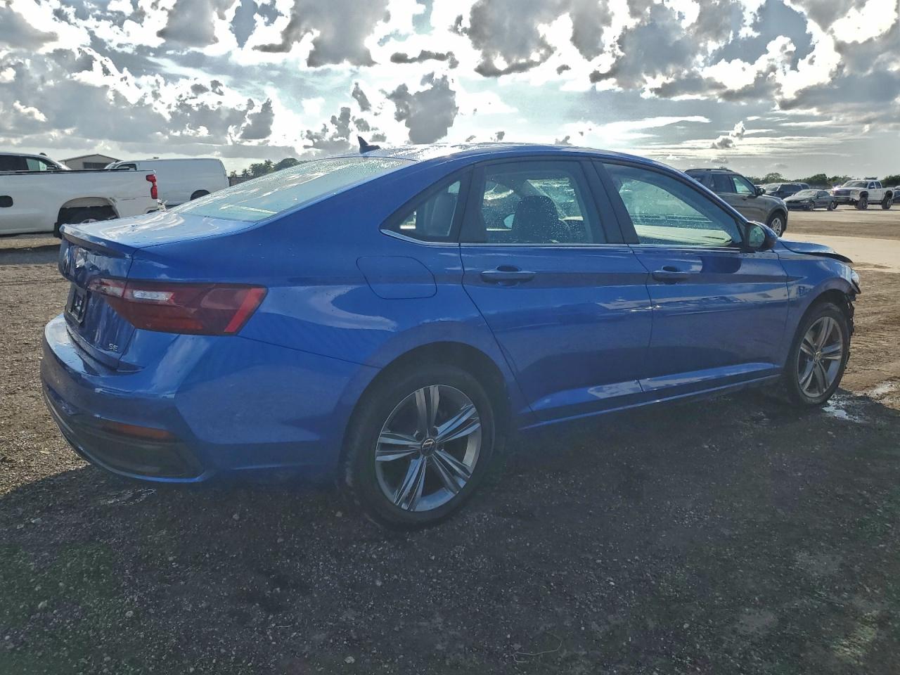 2024 VOLKSWAGEN JETTA SE photo 3