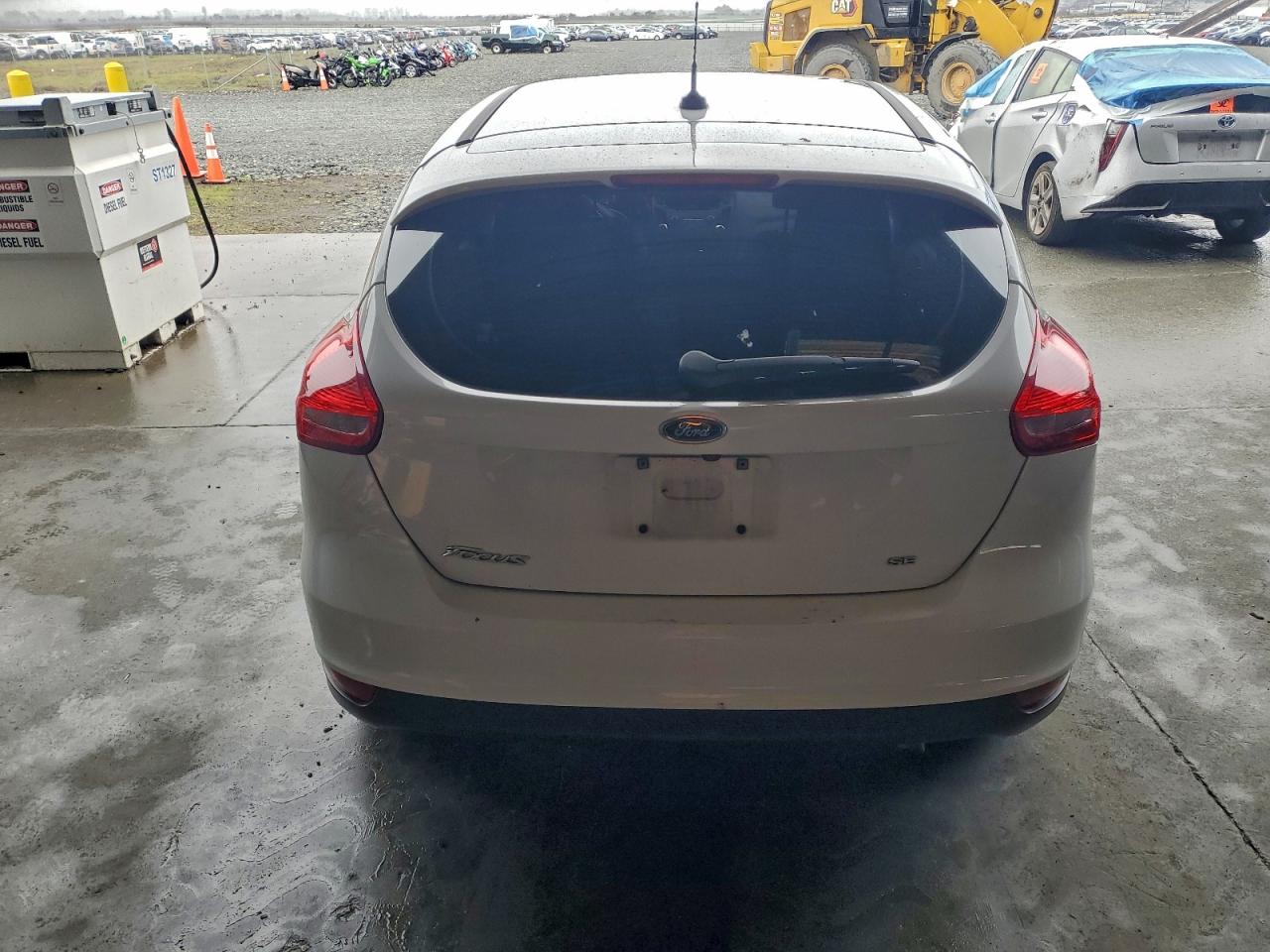 2017 FORD FOCUS SE photo 6