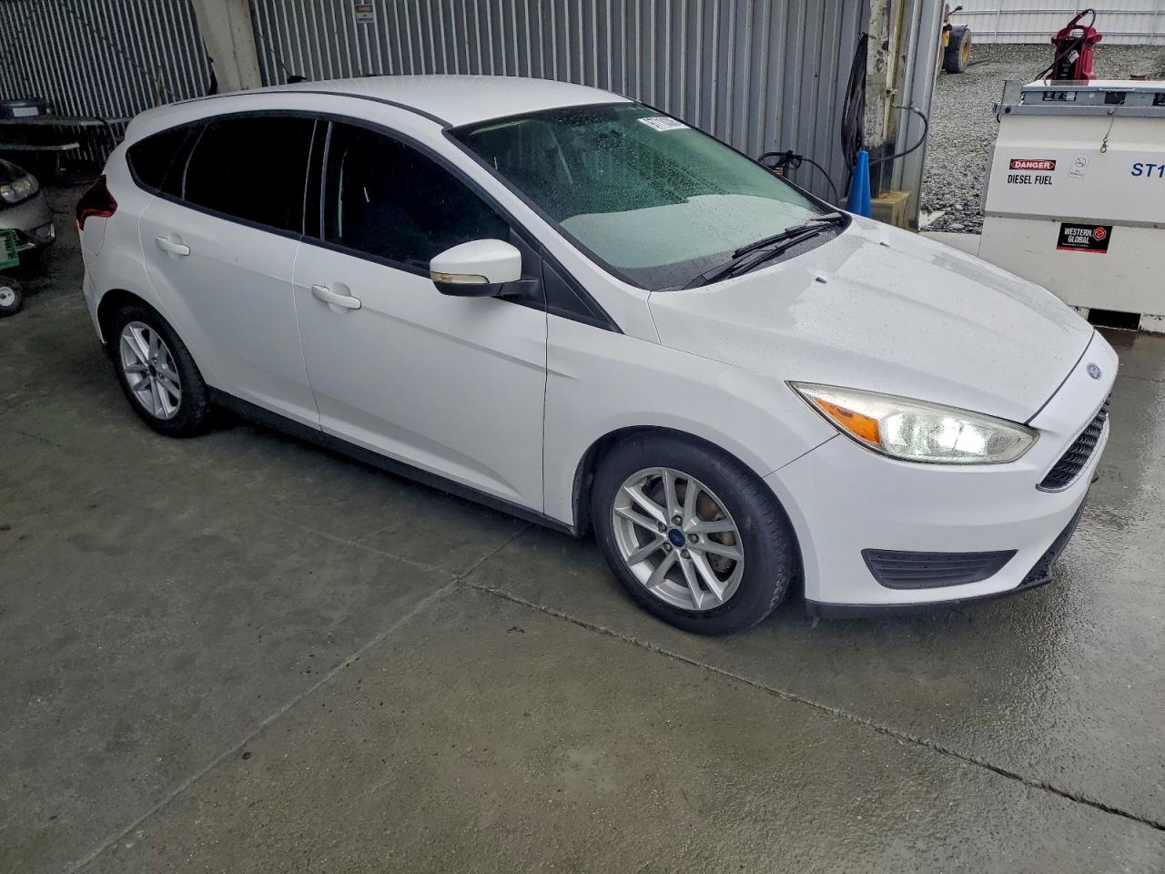 2017 FORD FOCUS SE photo 4