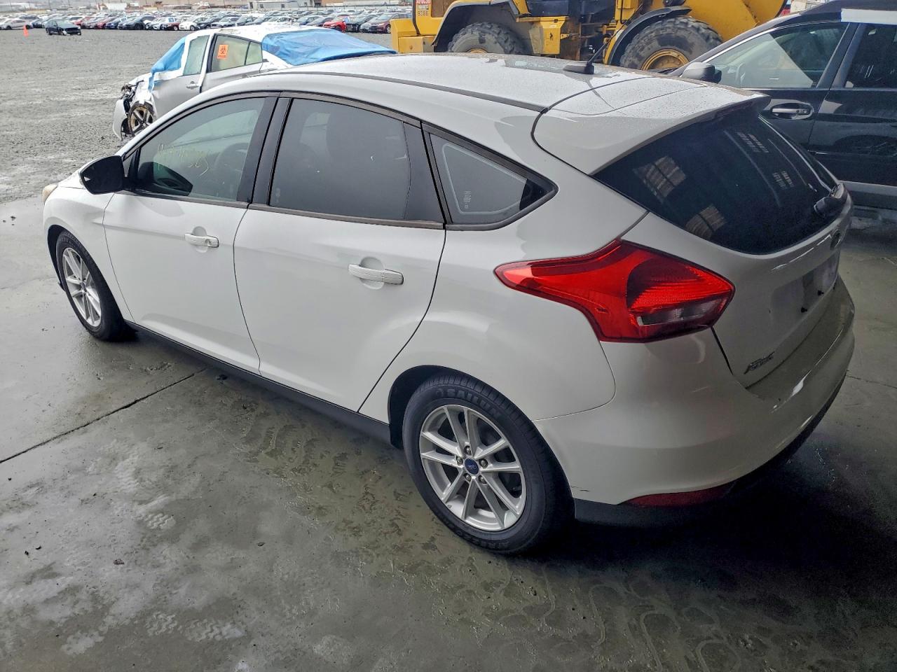 2017 FORD FOCUS SE photo 2
