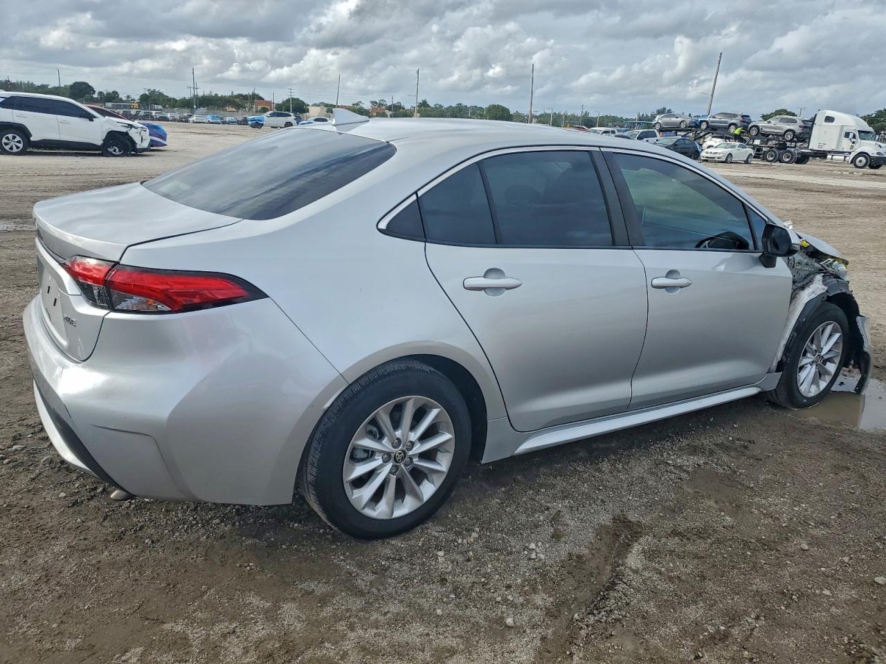 2022 TOYOTA COROLLA XLE photo 3