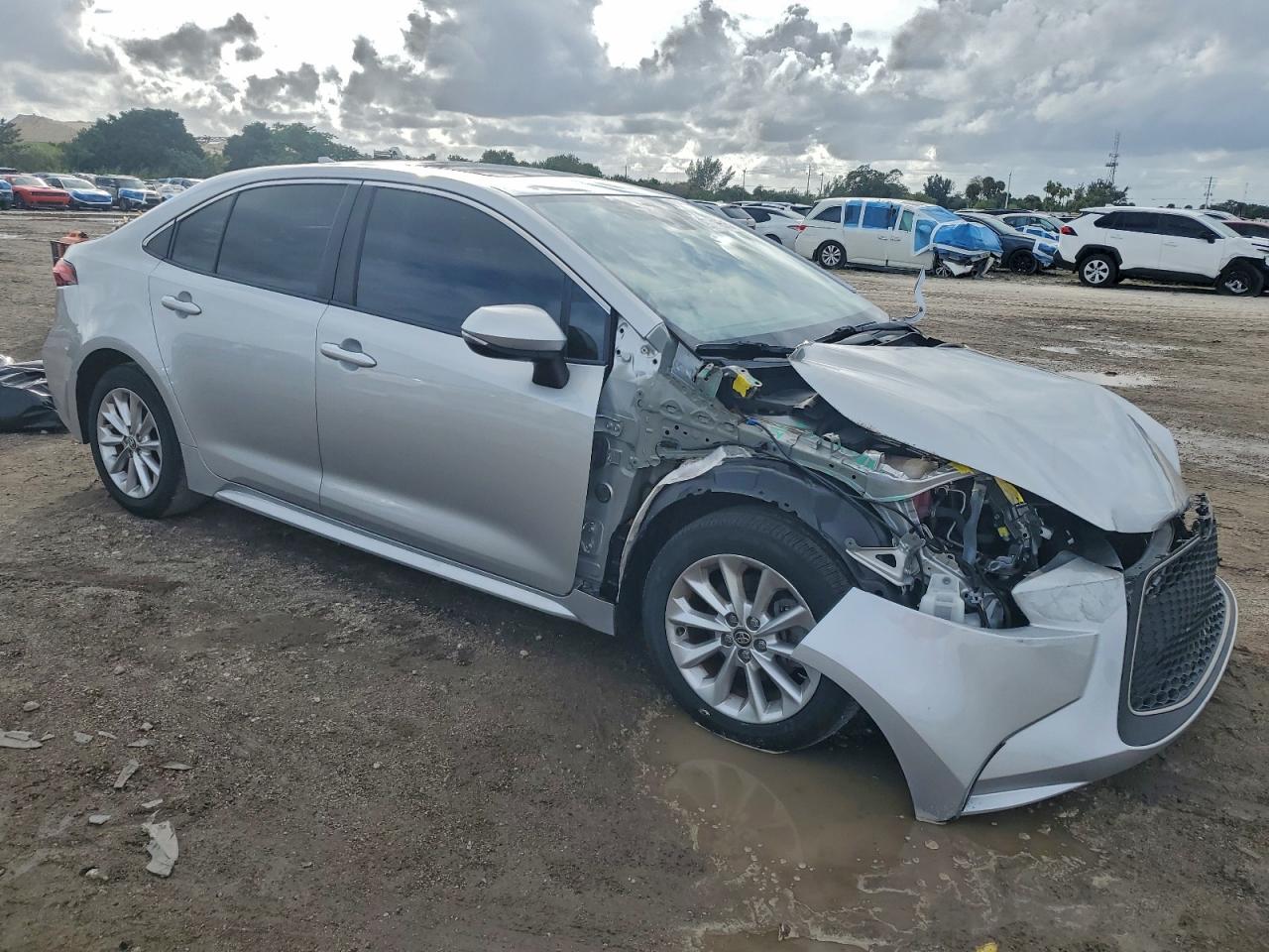 2022 TOYOTA COROLLA XLE photo 4