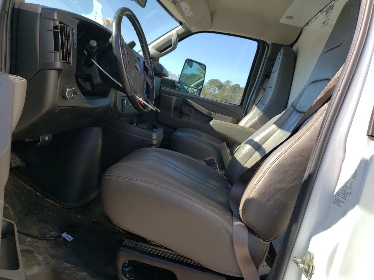 2022 GMC SAVANA CUTAWAY G3500 photo 7