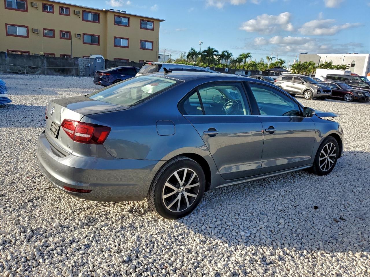2017 VOLKSWAGEN JETTA SE photo 3