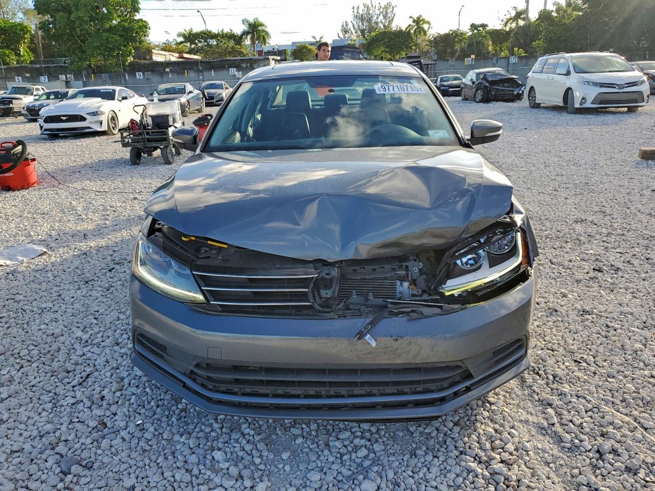 2017 VOLKSWAGEN JETTA SE photo 5