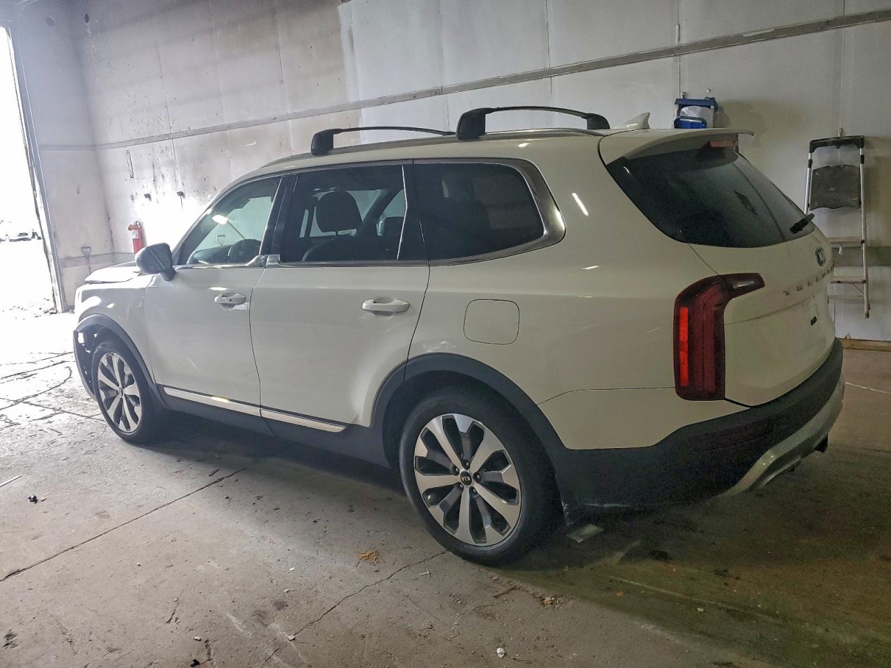 2021 KIA TELLURIDE EX photo 2