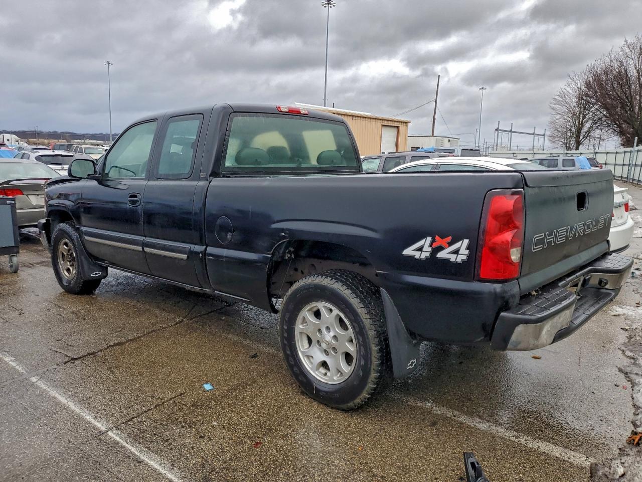 2004 CHEVROLET SILVERADO K1500 photo 2