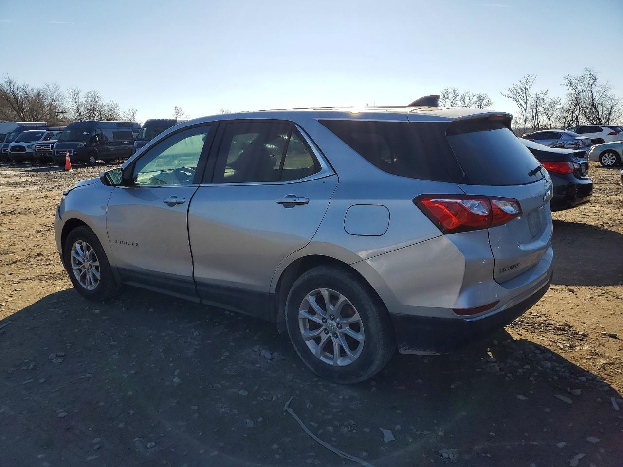 2018 CHEVROLET EQUINOX LT photo 2