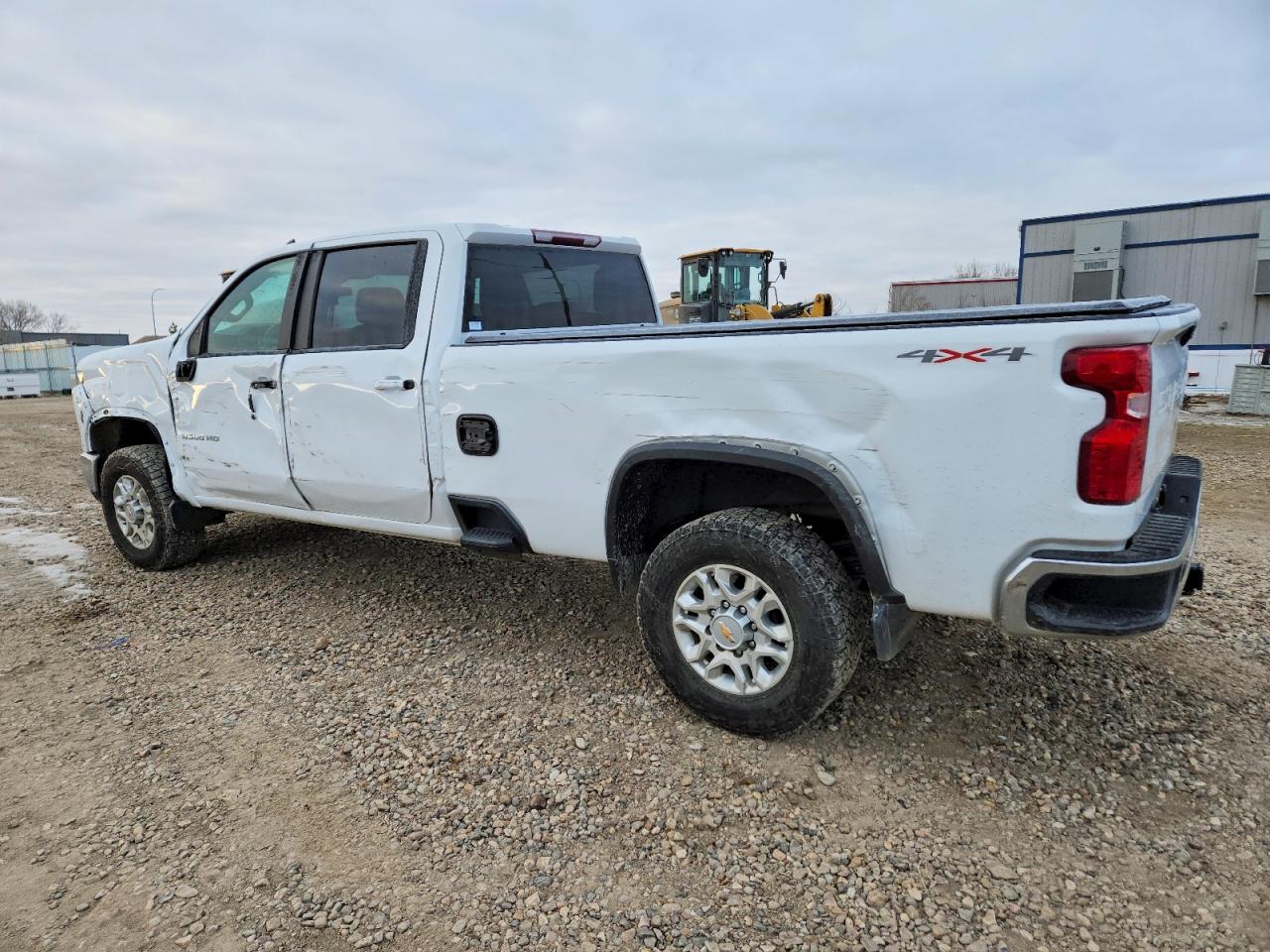 2024 CHEVROLET SILVERADO K3500 LT photo 2