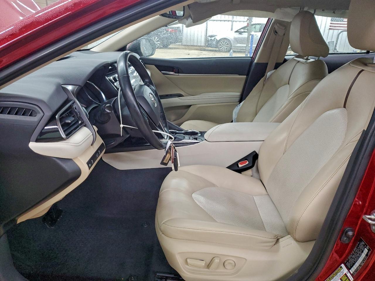 2020 TOYOTA CAMRY XLE photo 7