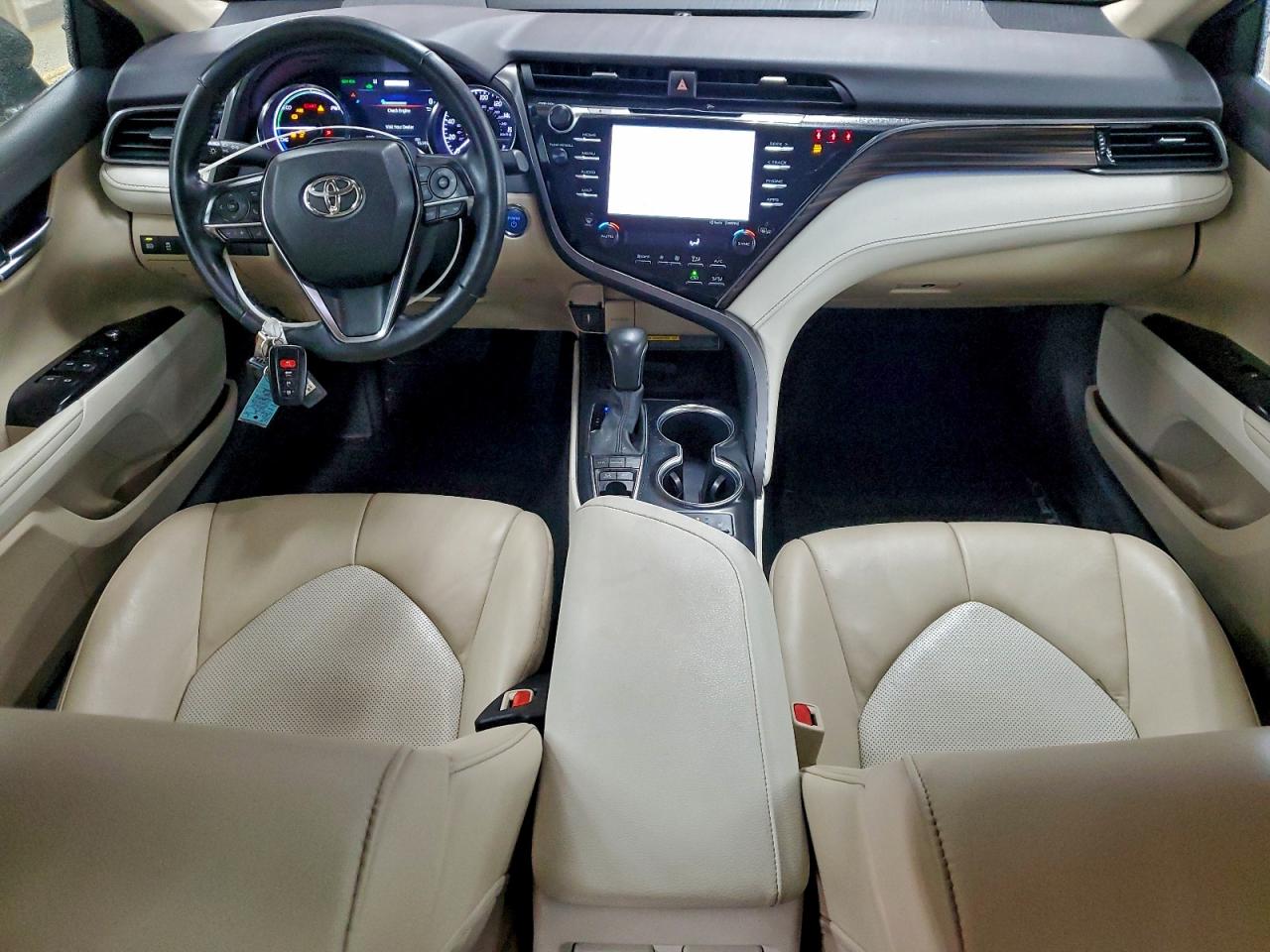2020 TOYOTA CAMRY XLE photo 8