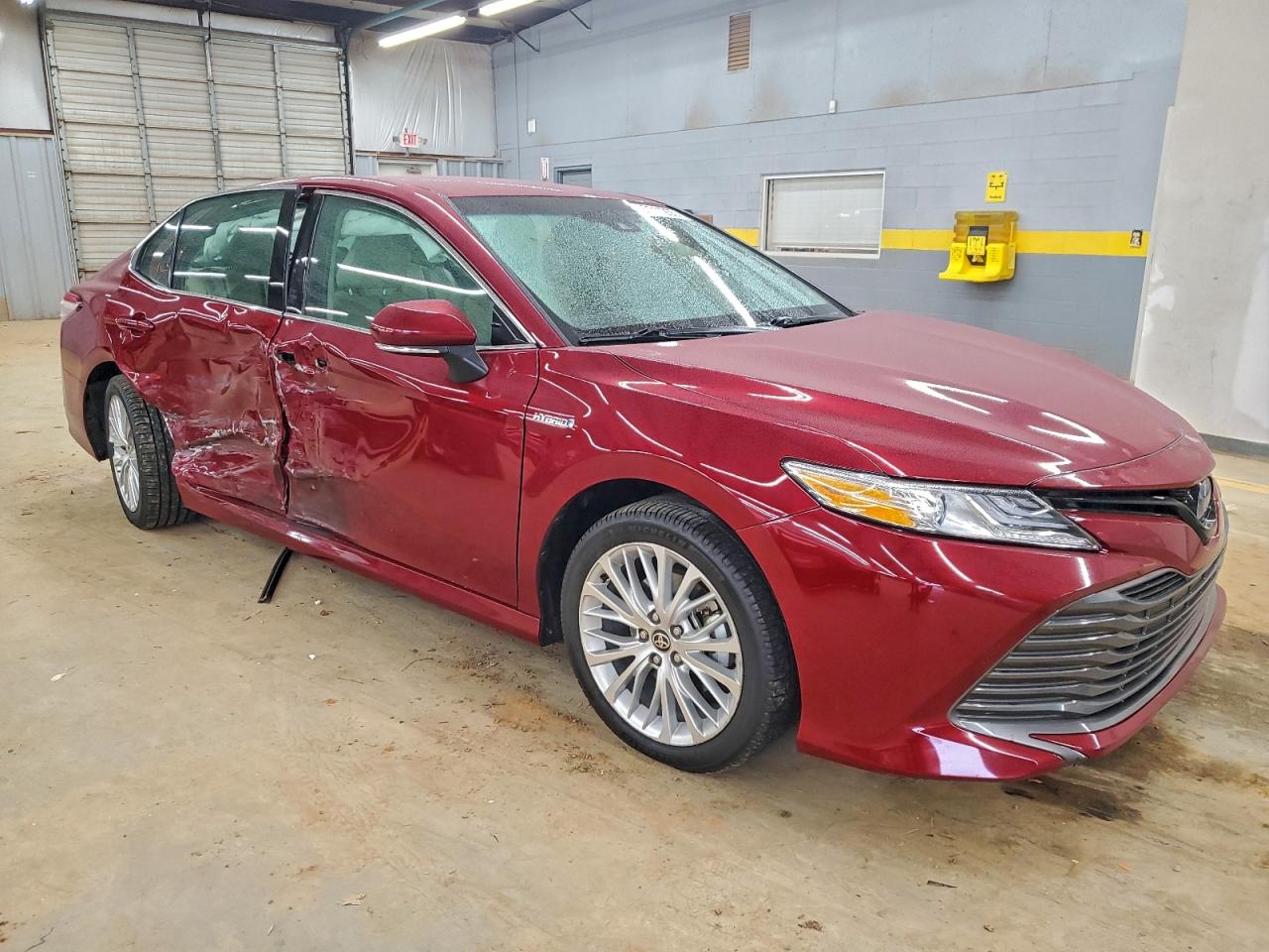 2020 TOYOTA CAMRY XLE photo 4