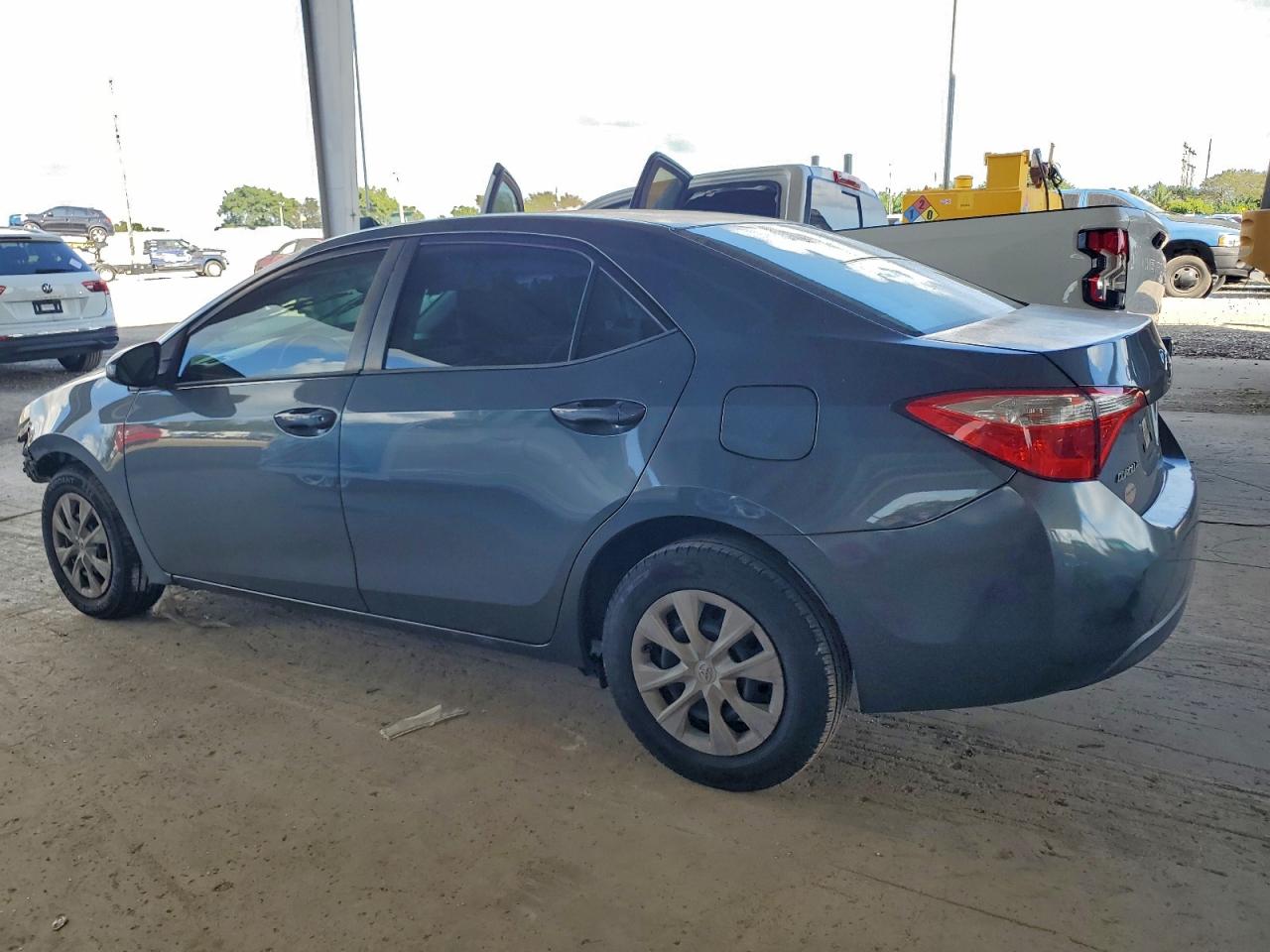 2014 TOYOTA COROLLA L photo 2