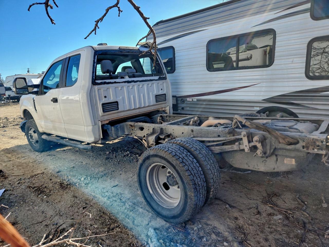 2020 FORD F350 SUPER DUTY TRUCK CAB AND CHASSIS photo 2
