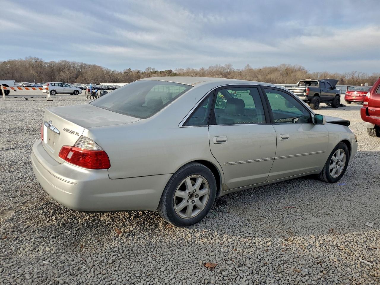 2003 TOYOTA AVALON XL photo 3