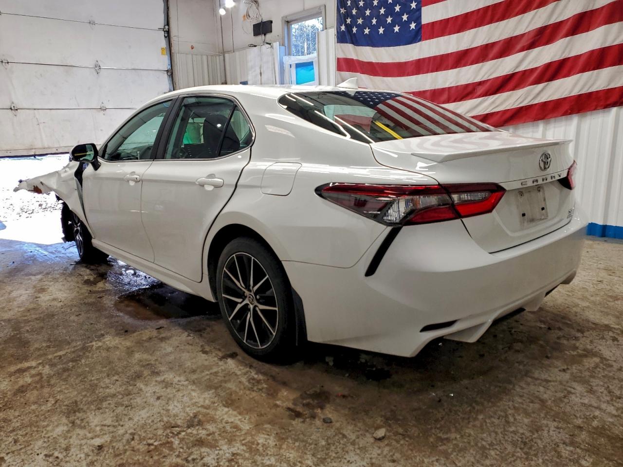 2021 TOYOTA CAMRY SE photo 3
