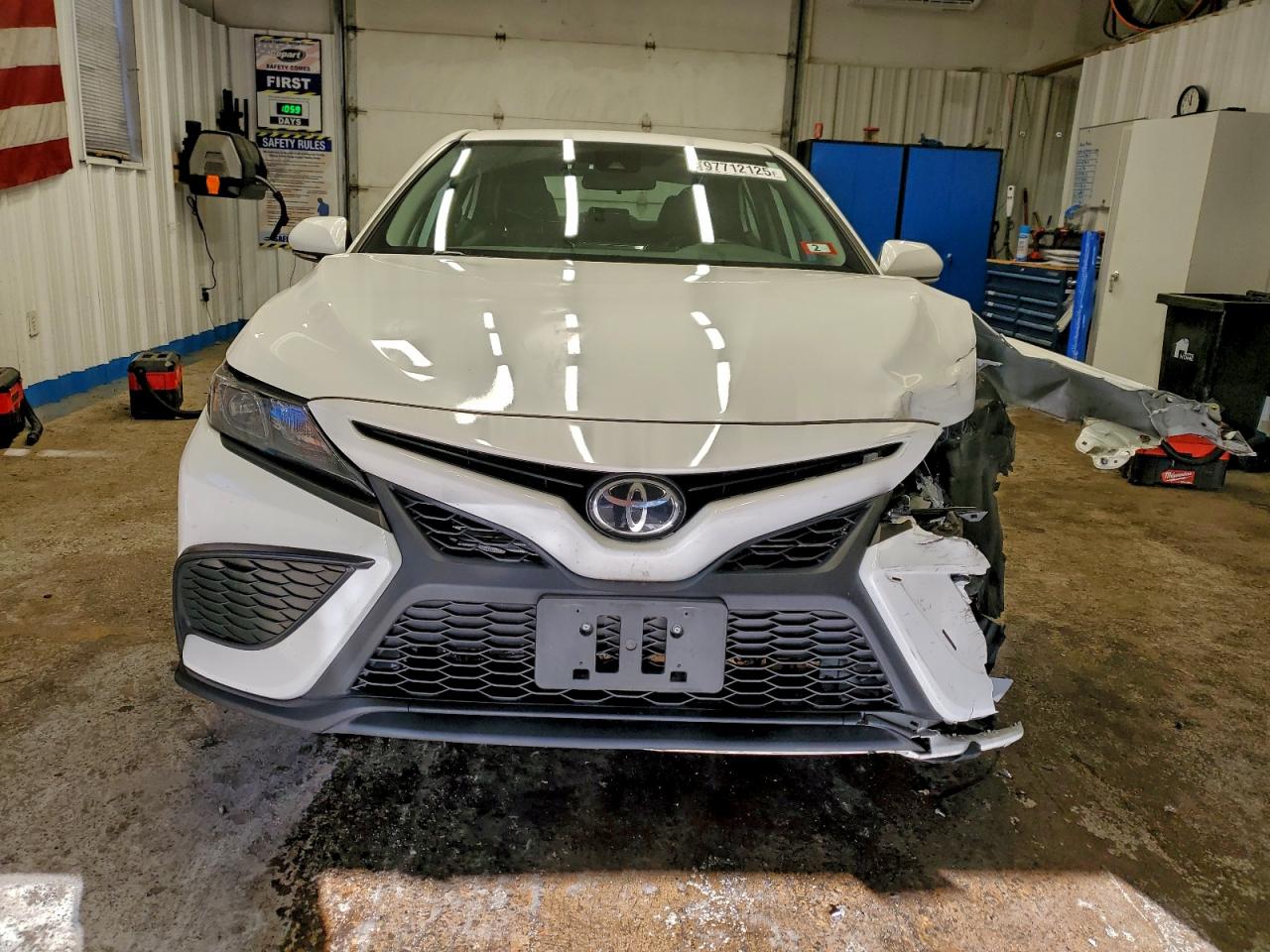 2021 TOYOTA CAMRY SE photo 9