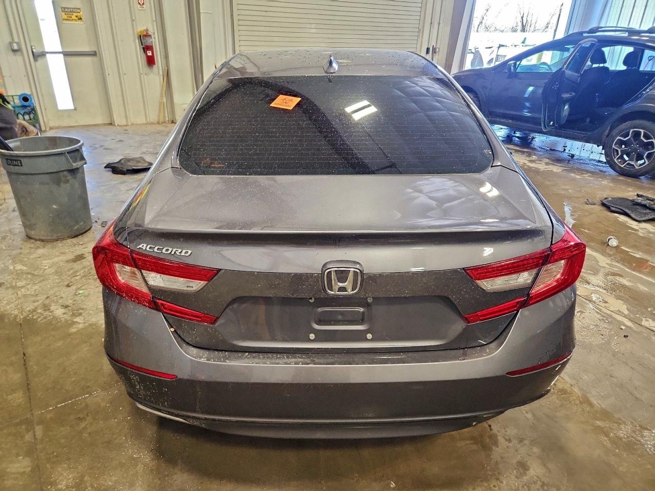2018 HONDA ACCORD LX photo 11