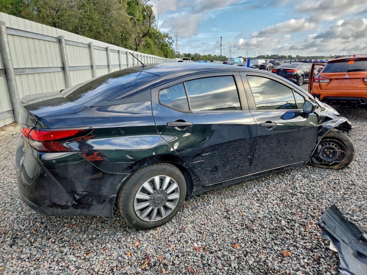 2020 NISSAN VERSA S photo 7