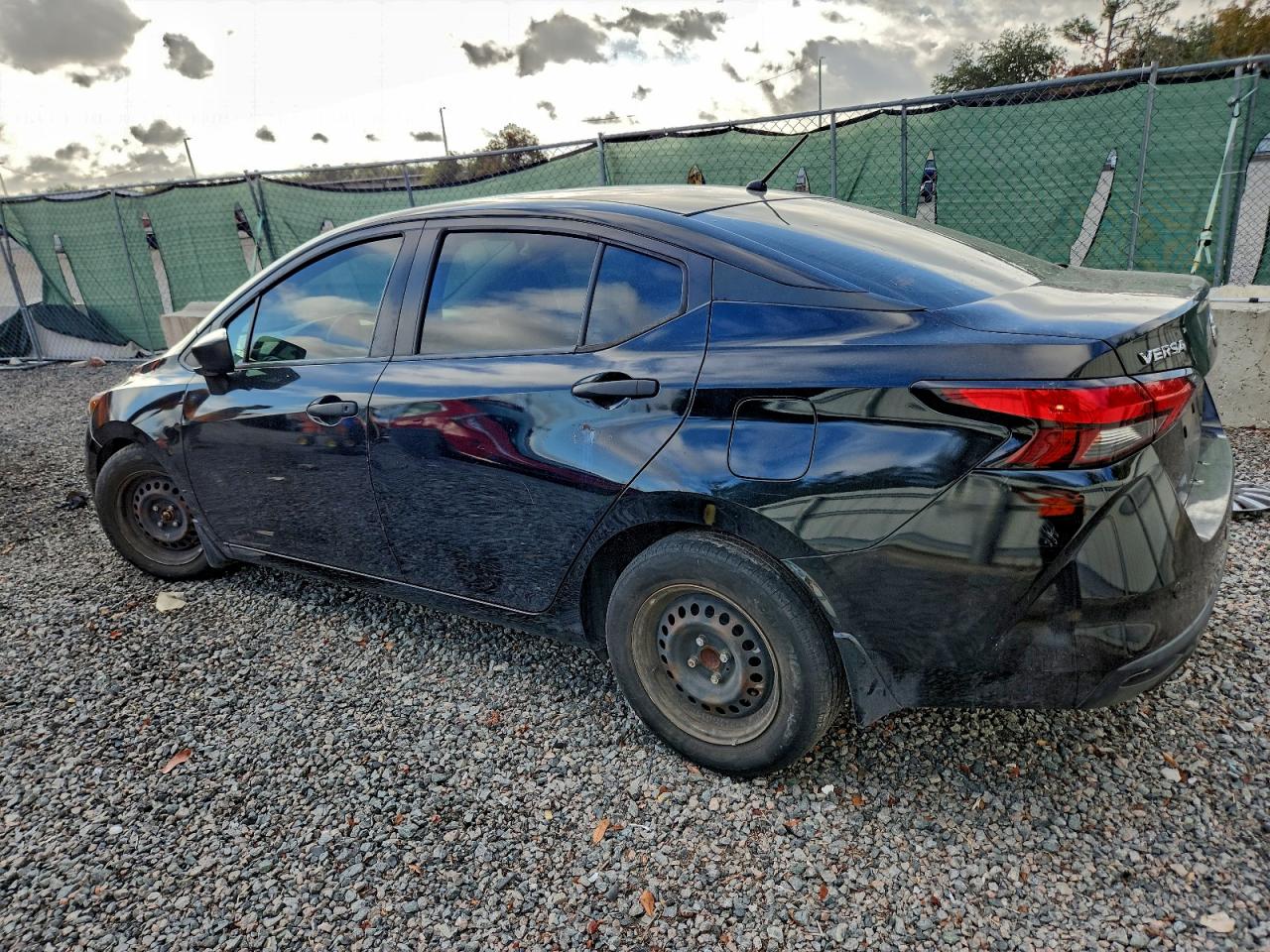 2020 NISSAN VERSA S photo 4