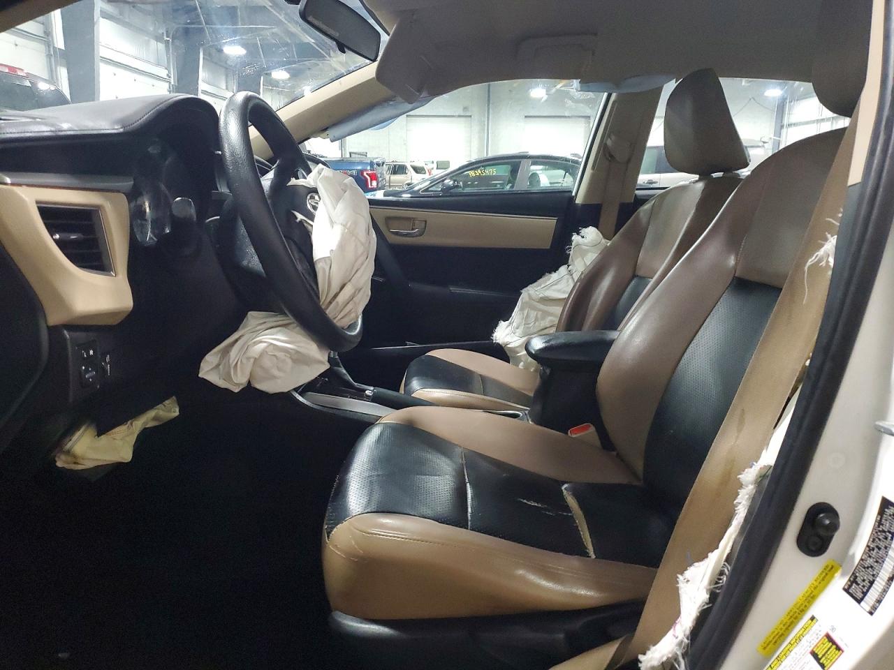 2016 TOYOTA COROLLA LE photo 13