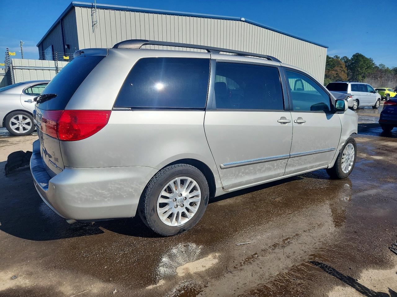 2008 TOYOTA SIENNA XLE photo 5