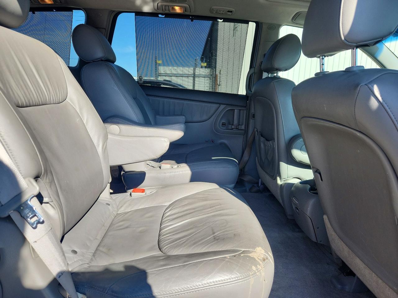 2008 TOYOTA SIENNA XLE photo 21