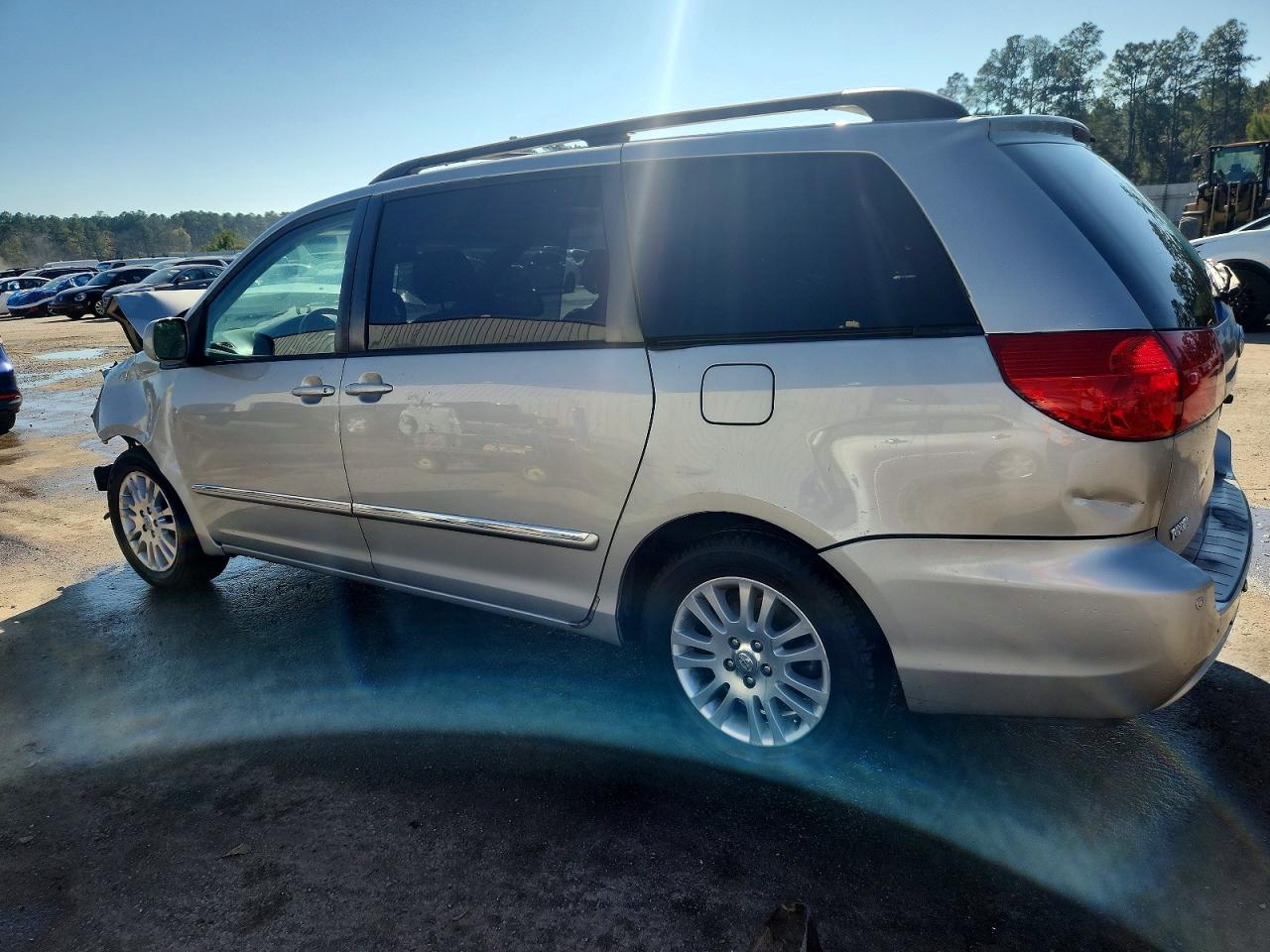 2008 TOYOTA SIENNA XLE photo 3