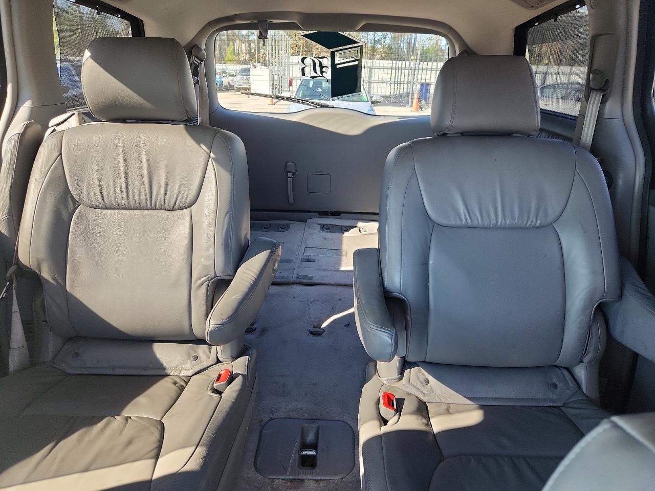 2008 TOYOTA SIENNA XLE photo 19