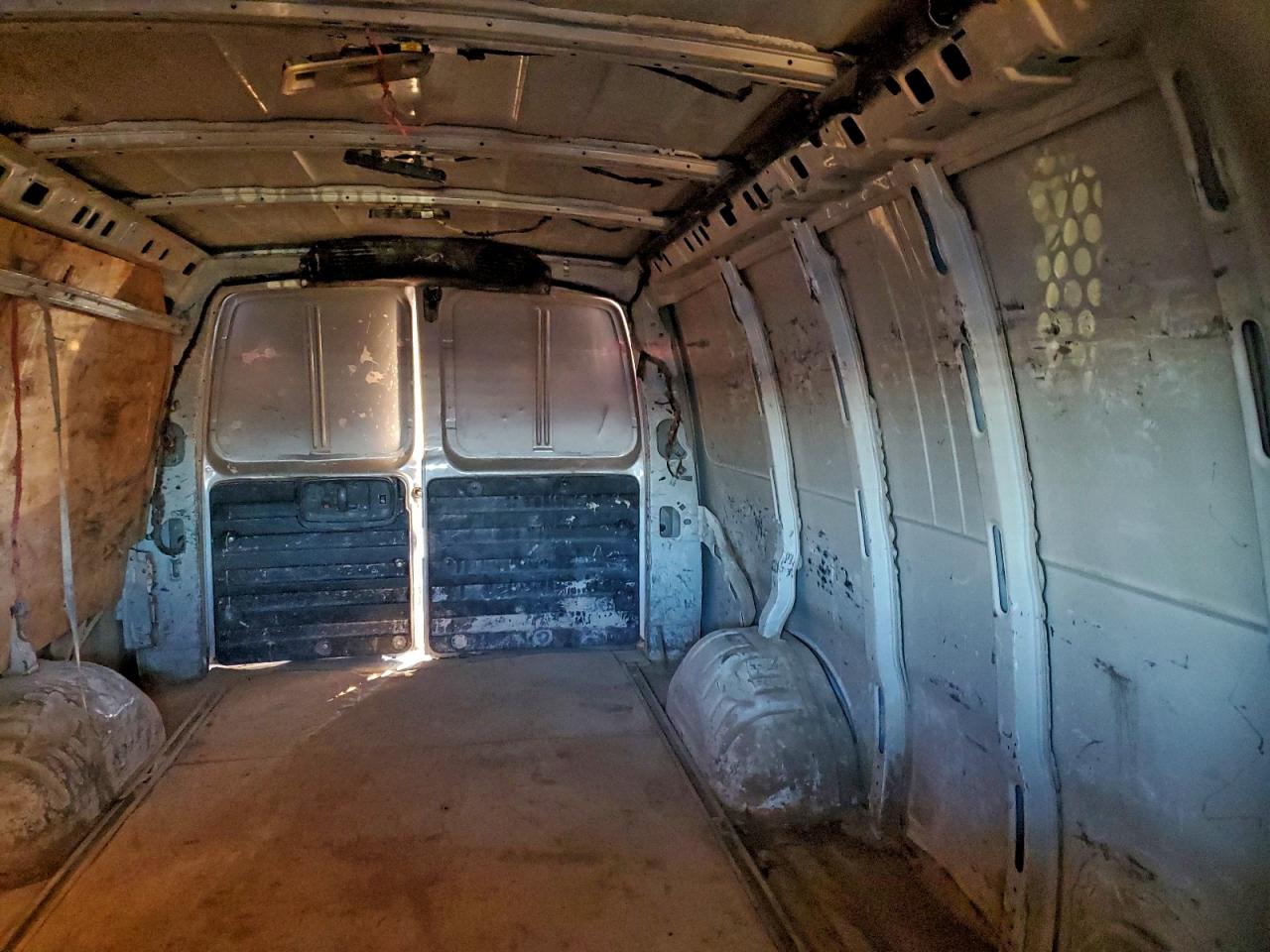 2015 GMC SAVANA G2500 photo 19
