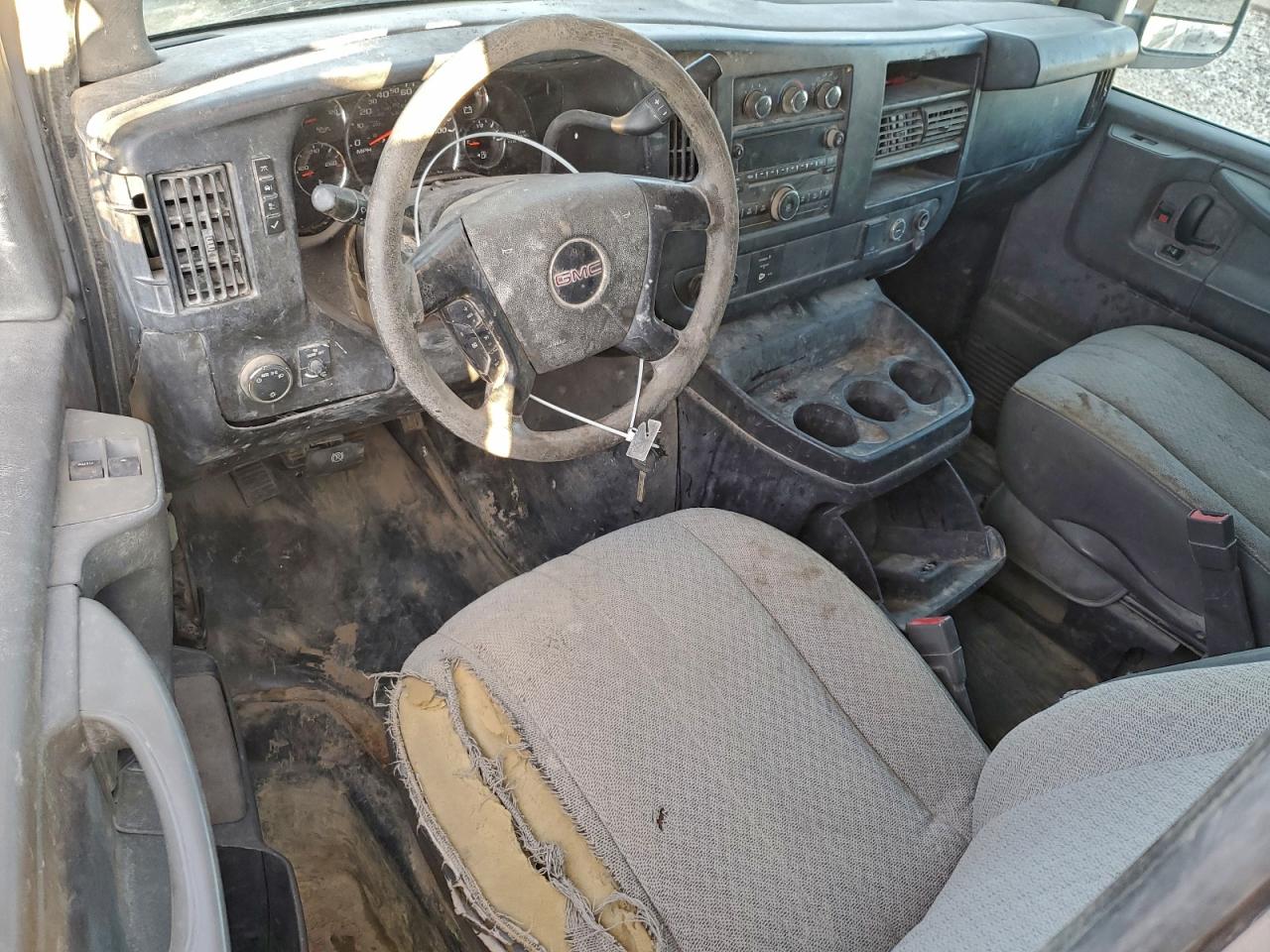 2015 GMC SAVANA G2500 photo 15